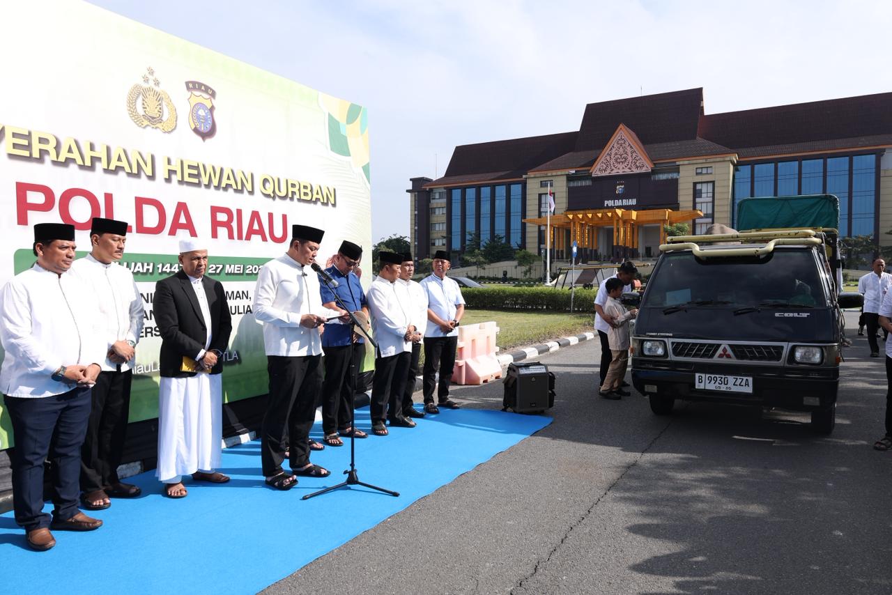 Semangat Berbagi Iduladha, Polda Riau Distribusikan 195 Hewan Kurban hingga ke Desa
